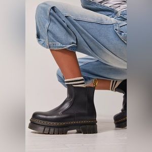 Dr. Martens audrick Napa leather platform Chelsea boots Black Ankle women’s us 9